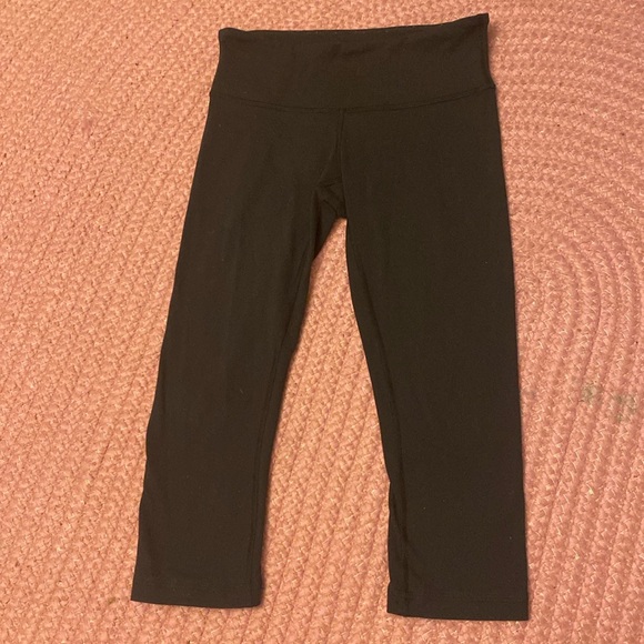 lululemon athletica Pants - Lululemon crop black leggings almost new condition! size 4
